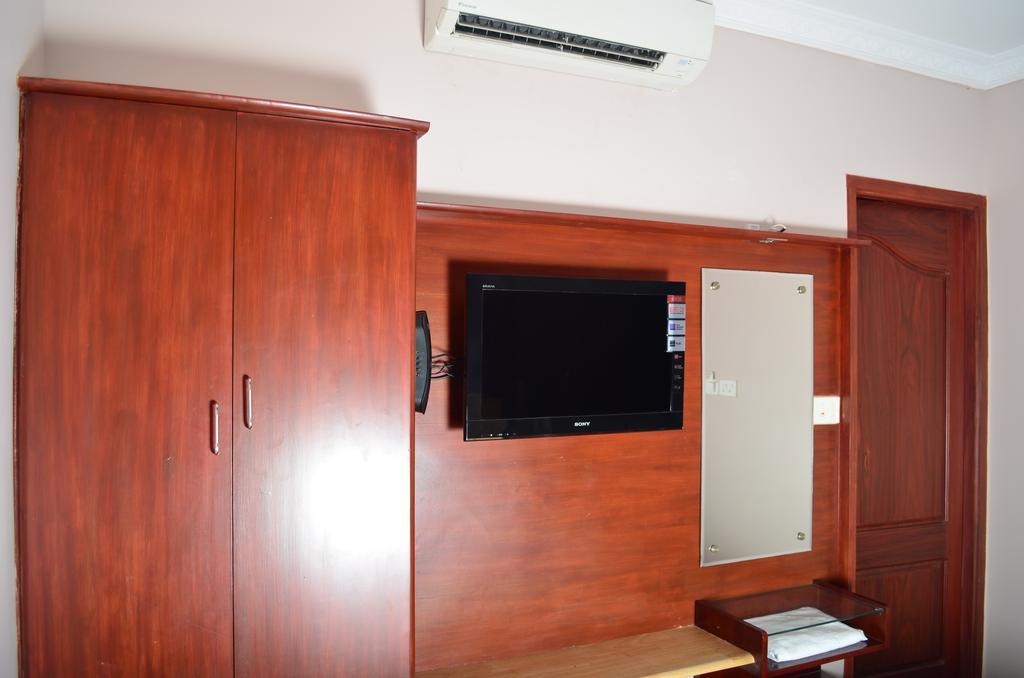 The Mount Regency Hotel Ченай Екстериор снимка